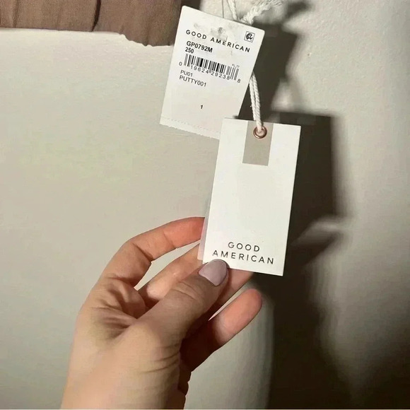 NWT GOOD AMERICAN Essential Scoop Bra 1/S - Picture 6 of 8